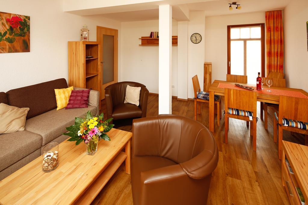 Ferienwohnung Morgensonne Am Kurpark Bad Berka - Parkplatz - Spielplatz - Wlan - 2 Schlafzimmer Oda fotoğraf